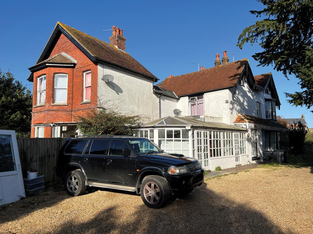 Lot: 80 - FOUR FLATS AND A DETACHED CHALET BUNGALOW FOR INVESTMENT - East elevation